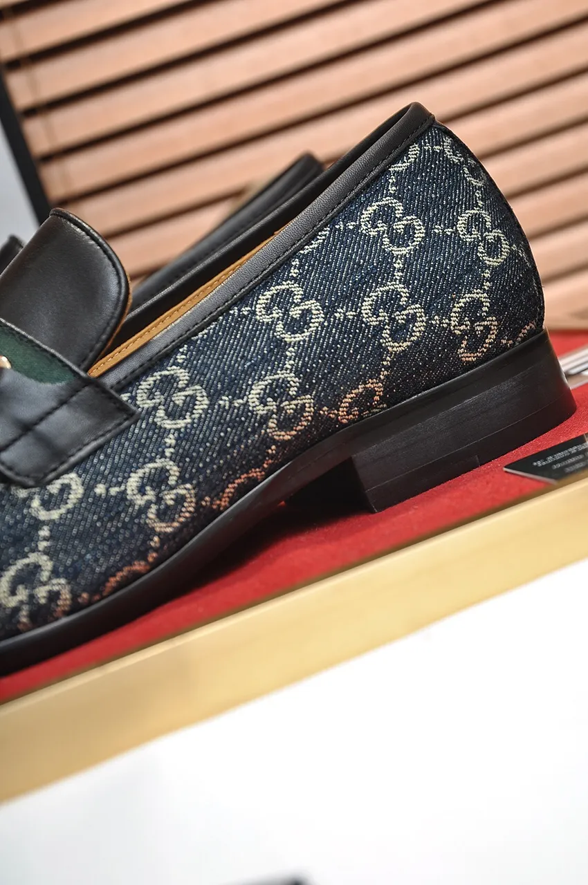 Men's shoes💰500💶Italy's top luxury men's shoe giant (GUCCI) (Gucci) (full cowhide lining) new arrival🍃Original European style🔰 Pleasant to the eye😍In order to make the shoes more durable and non-deformable🌀The production continues to follow traditional methods but there is still no lack of innovation💪Choose original sheepskin for the leather♻️ Smooth and natural And extra bright ⭐Made of imported cowhide, the first choice of rich people 38-45 (45 customized)